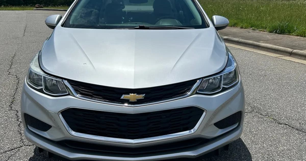 2017 Chevrolet Cruze photo 2