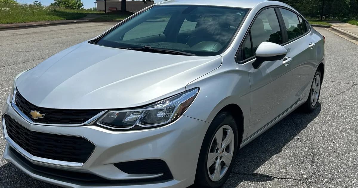 2017 Chevrolet Cruze photo 3
